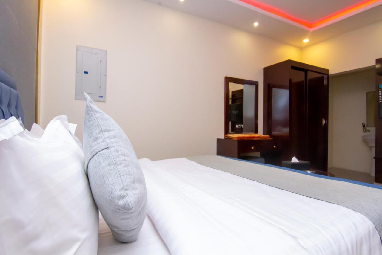 ال متعب سويتس الفلاح 1 Aparthotel Riyadh Luaran gambar