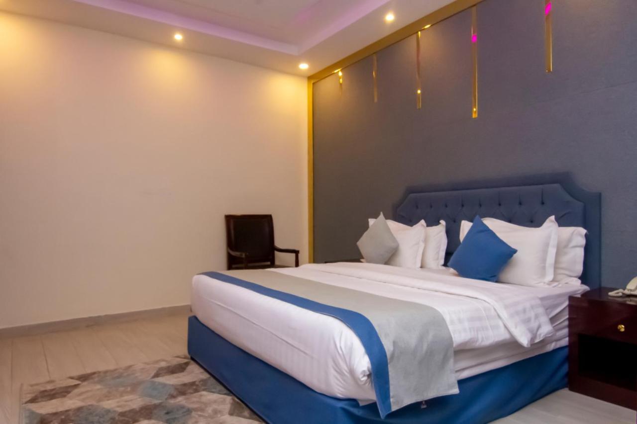 ال متعب سويتس الفلاح 1 Aparthotel Riyadh Luaran gambar